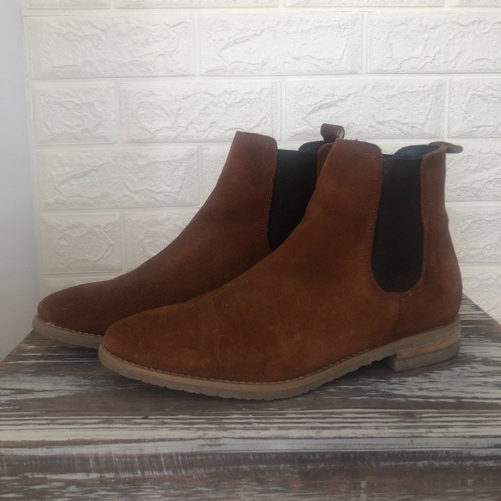 Barneys New York | Crepe-Sole Suede Chelsea Boots